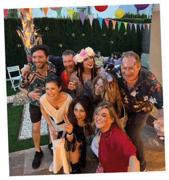 A group of people posing for a picture. Description generated by AI